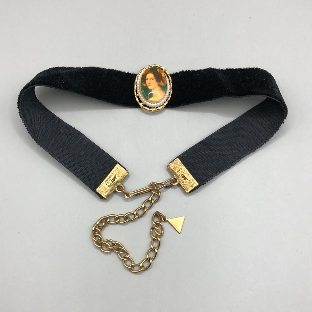 Vintage Arthur Pepper ART Portrait Cameo Black Velvet Choker Victorian Style